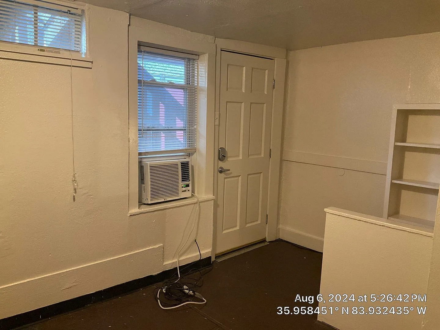 1 bed, 1.0 bath, 300 sqft, $895 — Photo 3