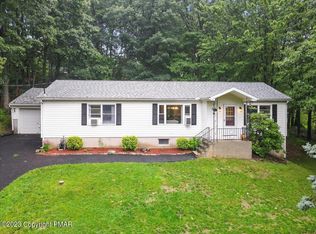 14 Hemlock Rd, Mount Pocono, PA 18344