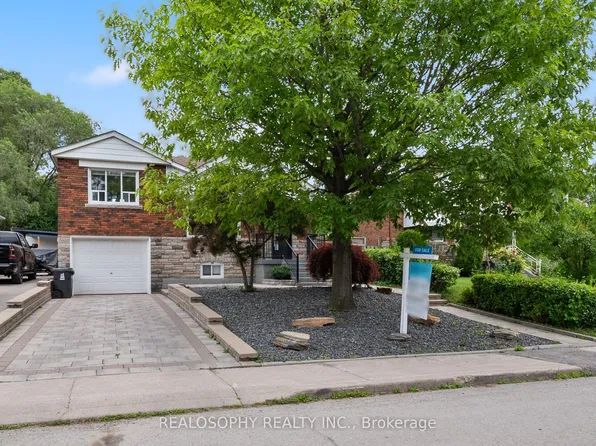 69 Squires Ave, Toronto, ON M4B 2R7