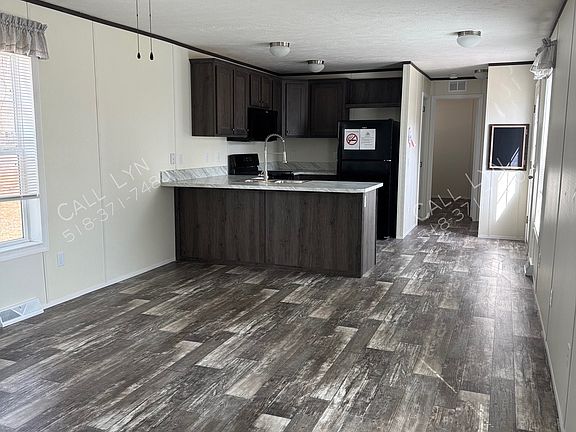 3rd image of 7 Saratoga Dr