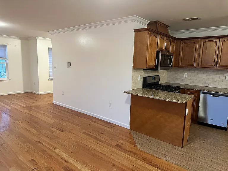 452 Fulton St — Photo 9
