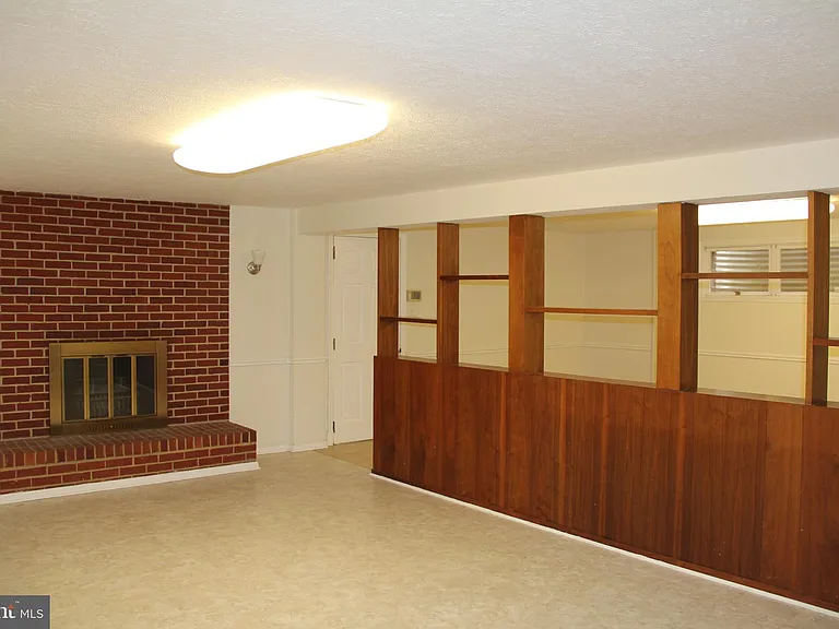 1103 Delf Dr — Photo 16