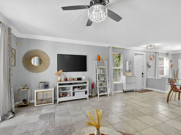 1184 Pinewood Lake Court, Greenacres, FL 33415