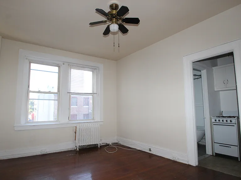 Avon Apartments — Photo 4