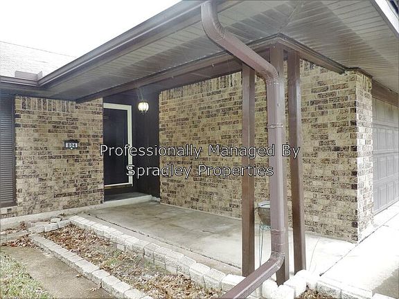 2nd image of 804 Bunker Hill Dr