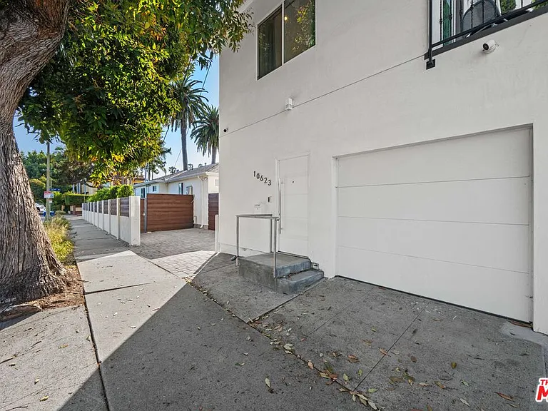 10623 Olympic Blvd — Photo 25