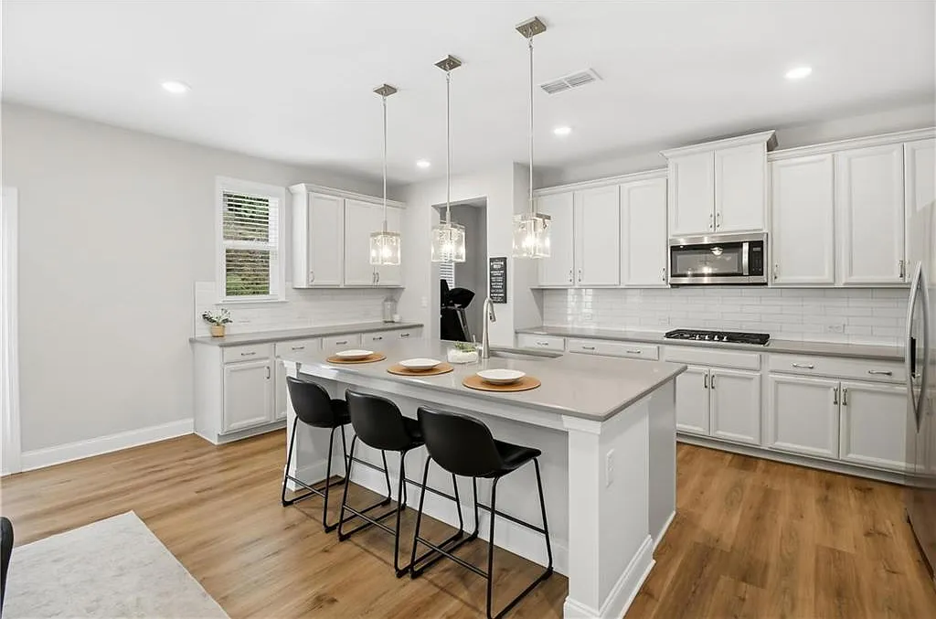 4 bed, 3.0 bath, 2930 sqft, $3,450 — Photo 3