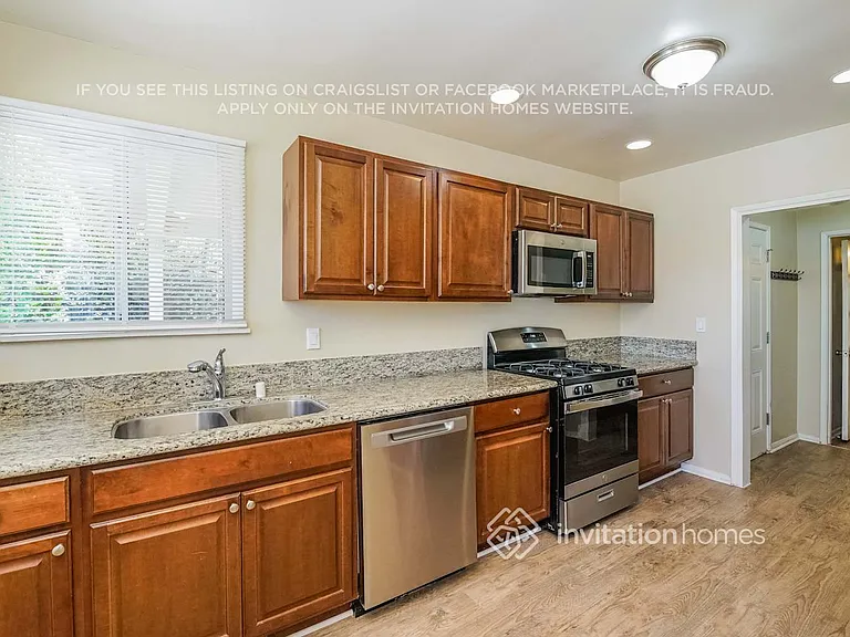 19520 Haynes St — Photo 7