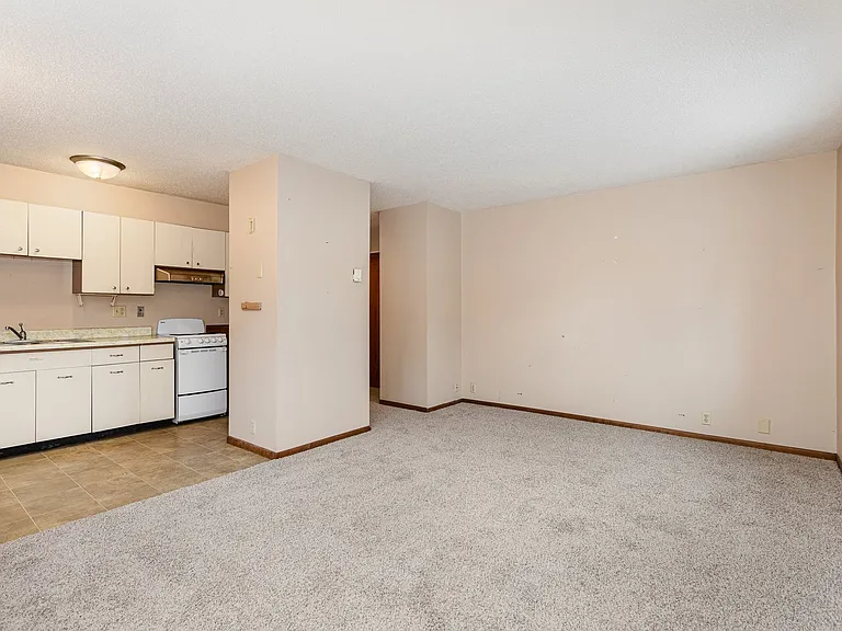 215 Birch St S — Photo 11