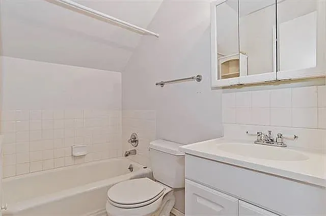 3 bed, 2012 sqft, $2,334 — Photo 2