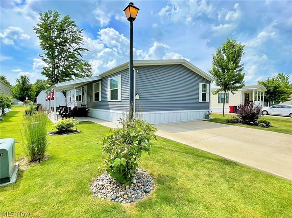 293 Chestnut Ln, Amherst, OH 44001