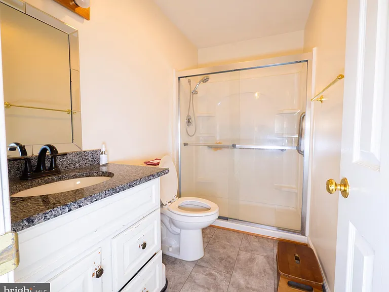 513 Jefferson St — Photo 13