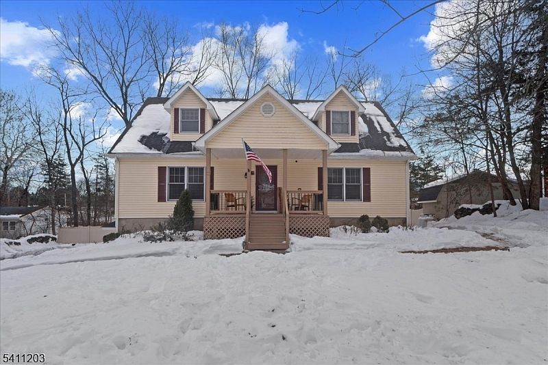 1st image of 10 Thistle Ave
