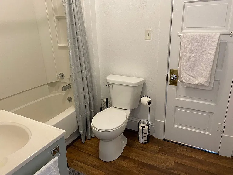 410 N Maple Ave — Photo 34