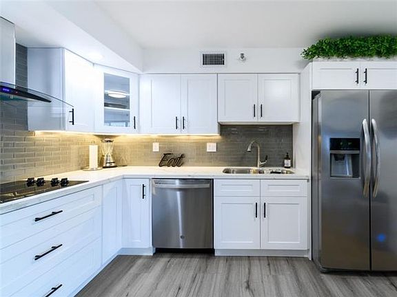 3rd image of 3500 Mystic Pointe Dr APT 1607