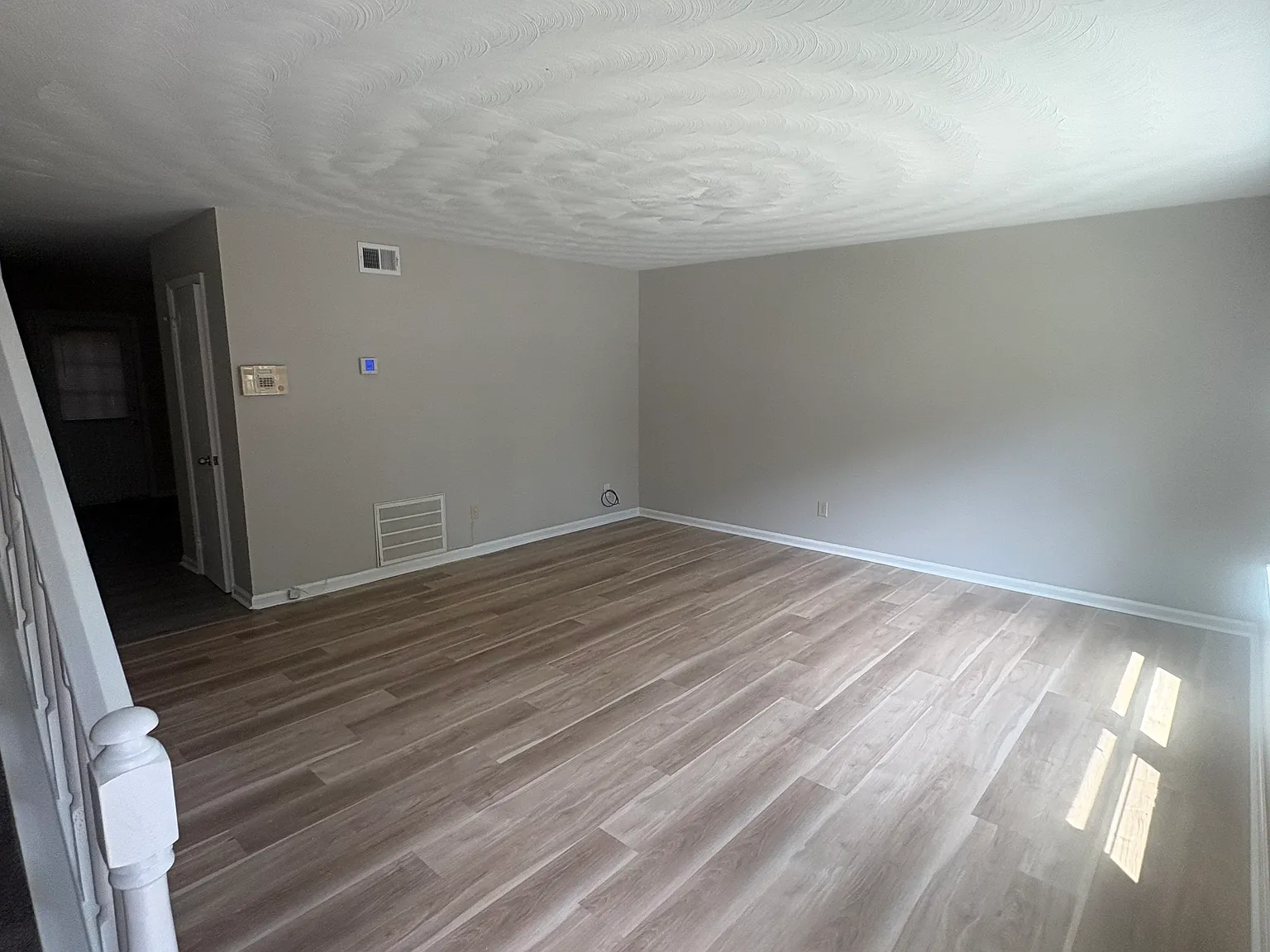 3 bed, 2.5 bath, 1386 sqft, $1,800 — Photo 3