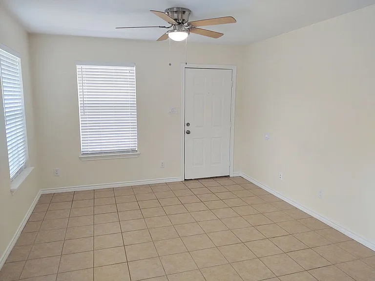 805 N Washington St #D — Photo 2