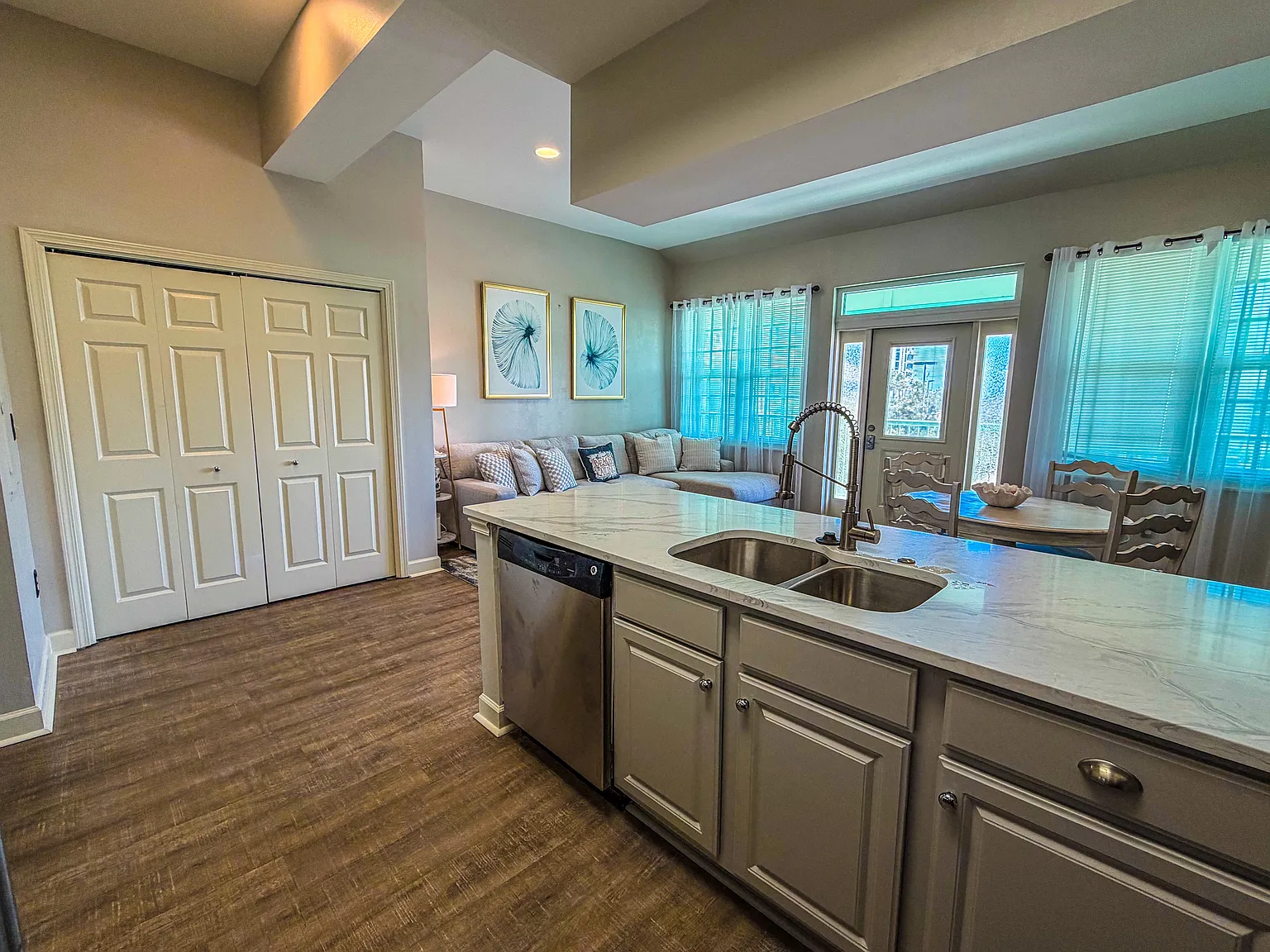 3 bed, 1.5 bath, 1000 sqft, $3,900 — Photo 3