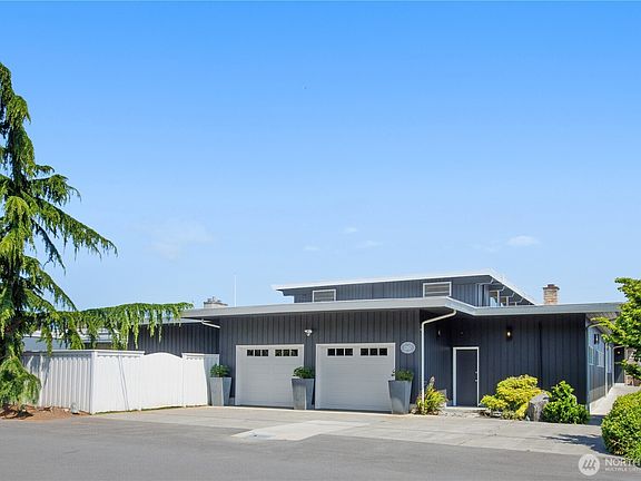 3rd image of 1267 Beach Drive