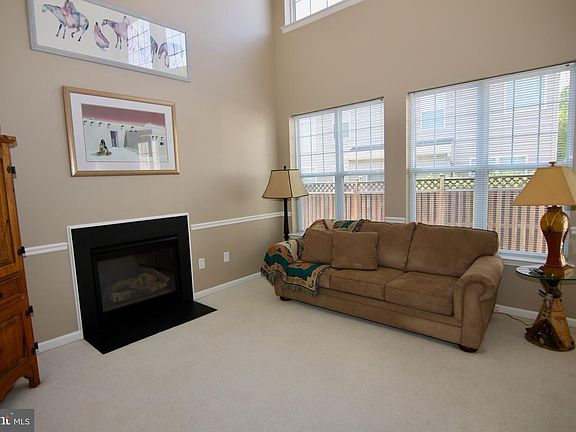 3rd image of 816 Anna Ln