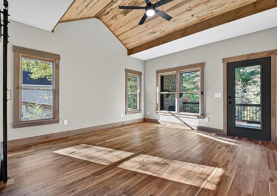 22nd image of 382 Pocaset Dr