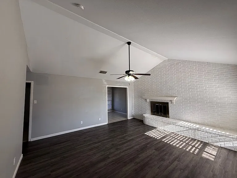 3128 Sunset Dr — Photo 5