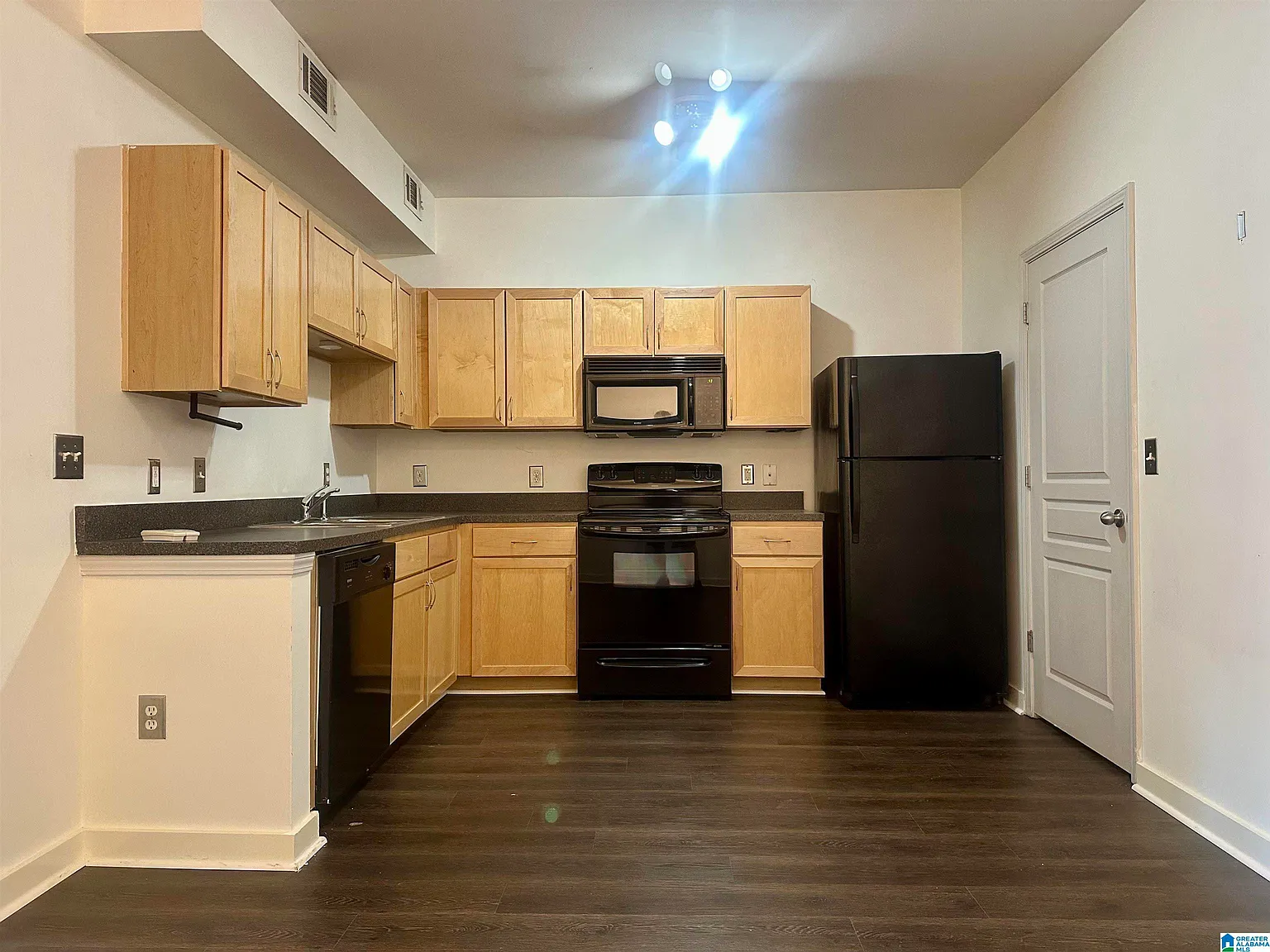 1 bed, 1.0 bath, $1,500 — Photo 3