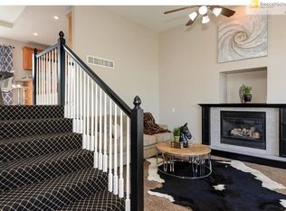 1007 E Cottage Creek Cir, Gardner, KS 66030