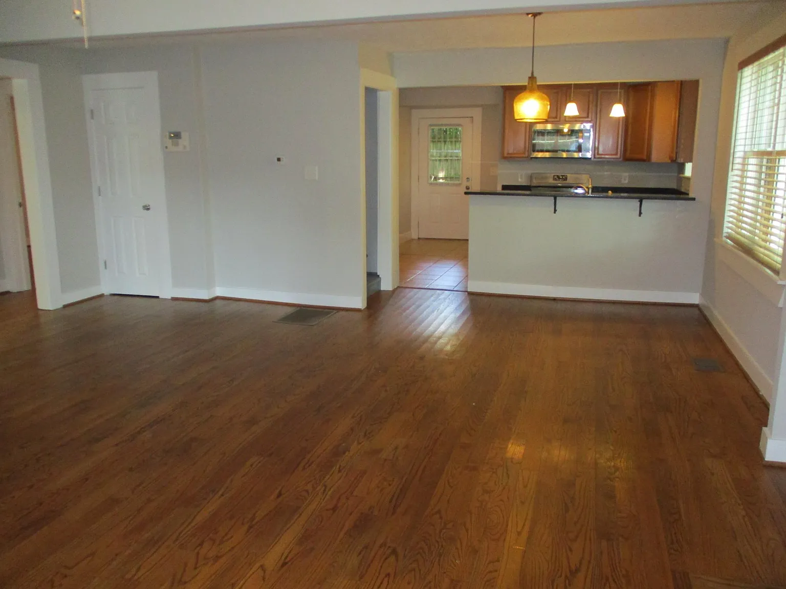 3 bed, 1382 sqft, $2,900 — Photo 3