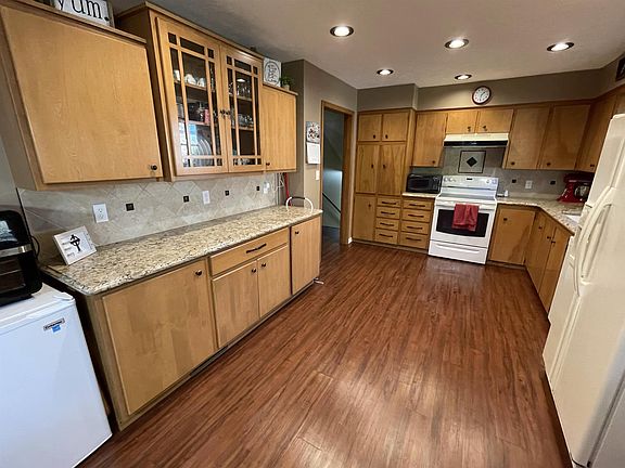 5th image of 2621 W C St