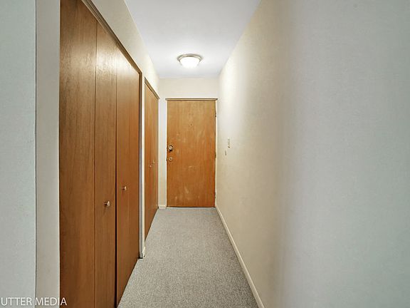 3rd image of 320 N Austin Blvd APT 9