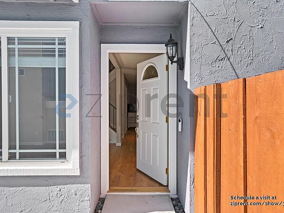 4th image of 733 Creekfield Dr
