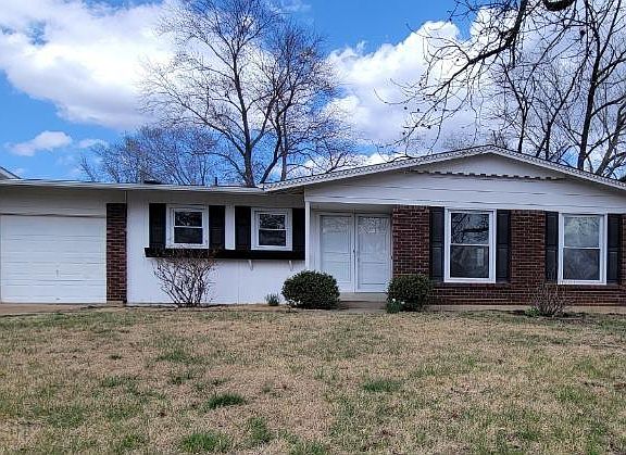 2nd image of 635 Lawnview Dr