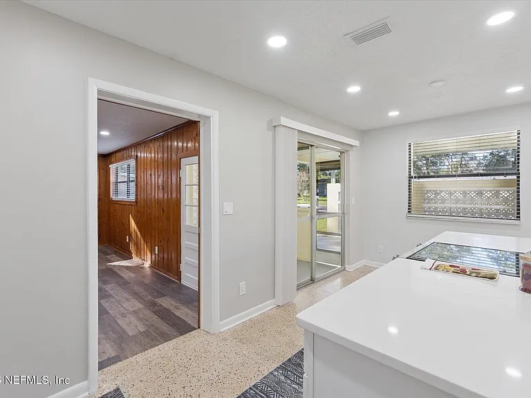 863 Westgate Dr — Photo 14