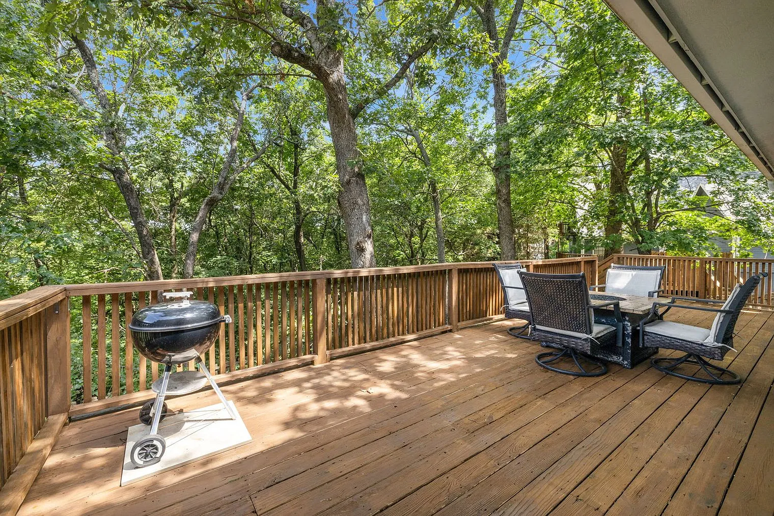 3 bed, 2.0 bath, 1948 sqft, $4,299 — Photo 3