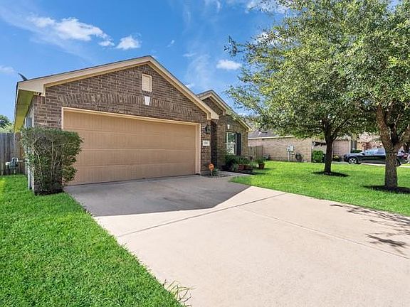2nd image of 1519 Brook Hollow Dr