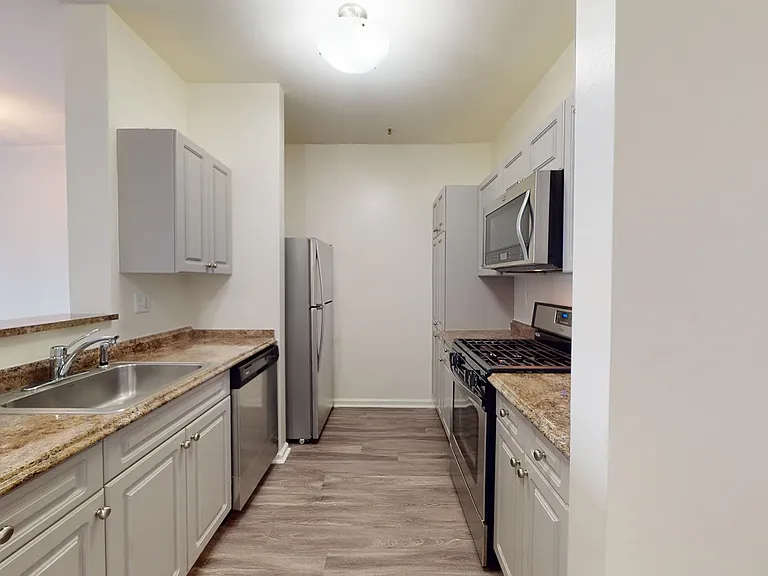 Inwood West — Photo 91