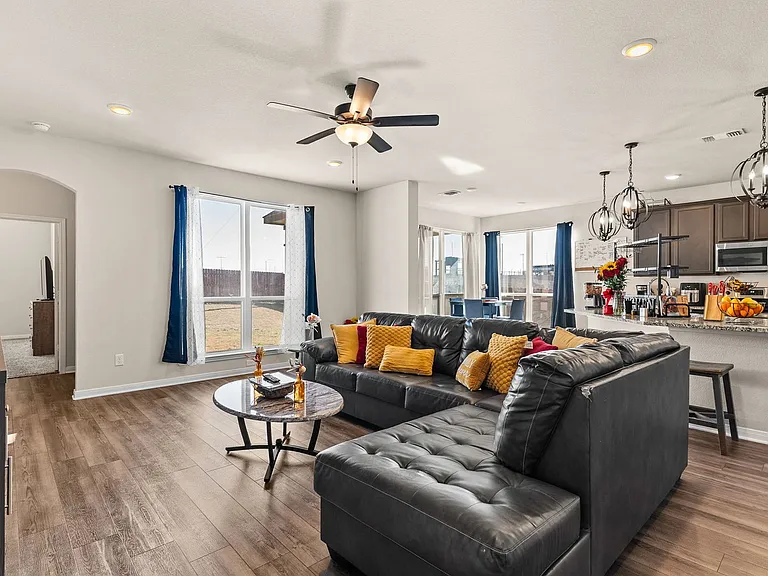3700 Addison St — Photo 15