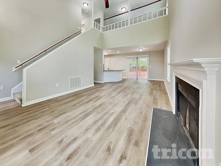 517 Parker St — Photo 2