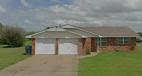 10904 N Lee Ave Photo 1