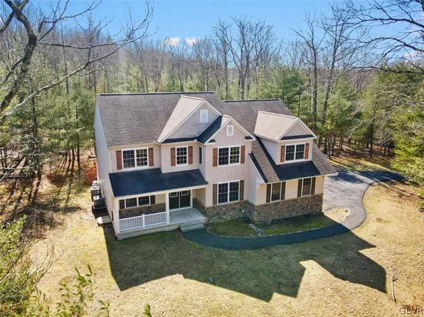 1096 Delaware Ln, Stroudsburg, PA 18360