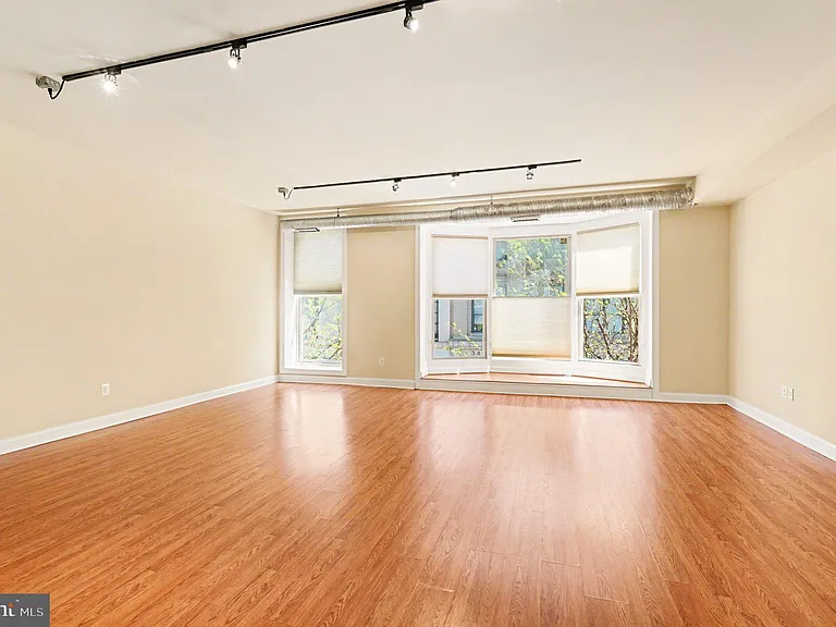 338 N Charles St — Photo 8