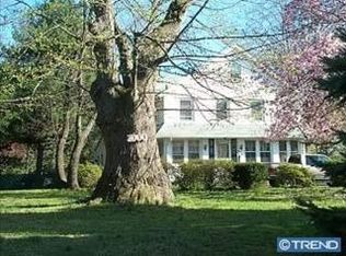 1000 Green Ln, Secane, PA 19018