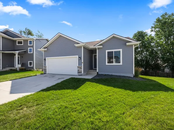 1706 Willow Ct, Norwalk, IA 50211
