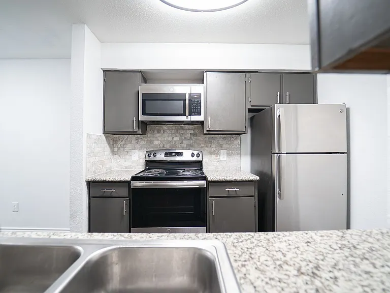 Chesapeake Apartments — Photo 25