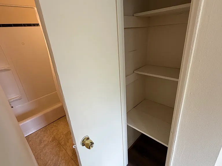 7908 Castor Ave — Photo 12