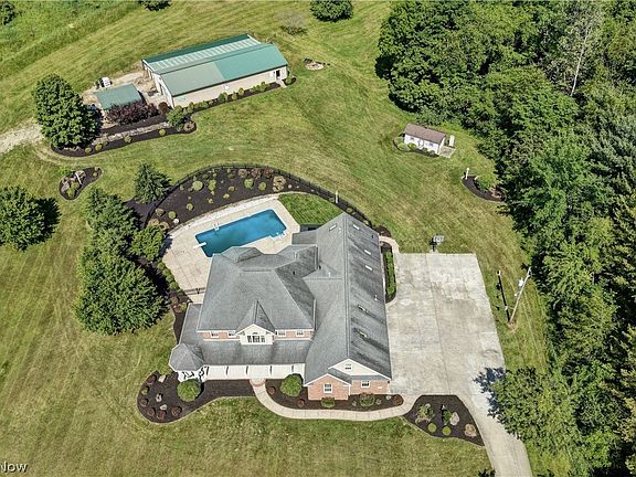 3rd image of 4182 Roemer Dr NE