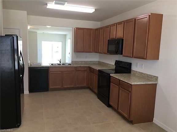 3rd image of 4414 SW 1st Ave