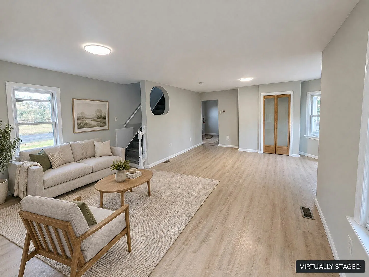 Beautifully renovated home, large space — Photo 1