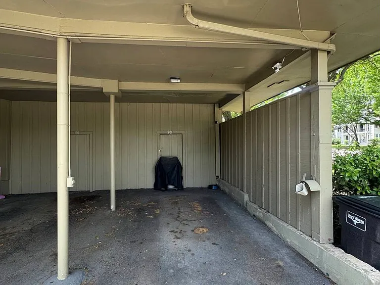 701 Monticello Dr #201 — Photo 26